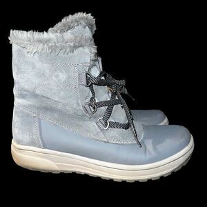 BareTraps grey and white faux furred lined lace up‎ boots size 8.5